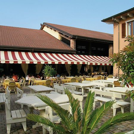 Camping Bella Italia Peschiera del Garda Esterno foto