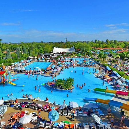Camping Bella Italia Peschiera del Garda Esterno foto