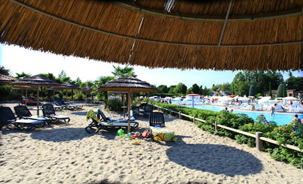 Camping Bella Italia Peschiera del Garda Esterno foto