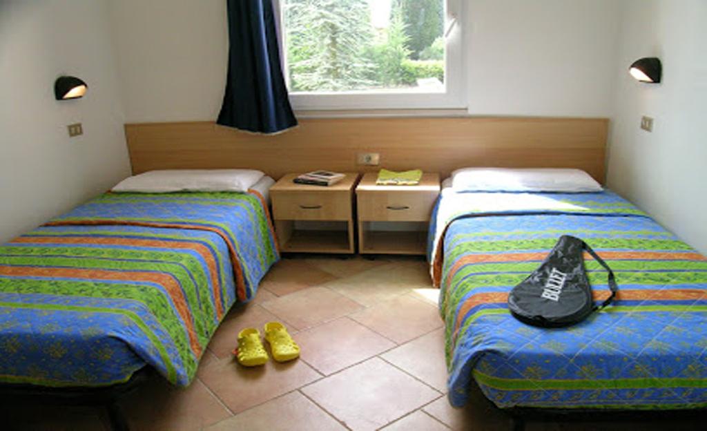 Camping Bella Italia Peschiera del Garda Esterno foto