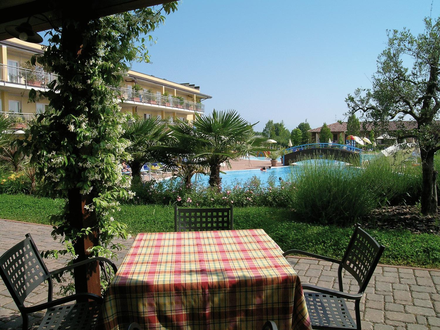 Camping Bella Italia Peschiera del Garda Esterno foto