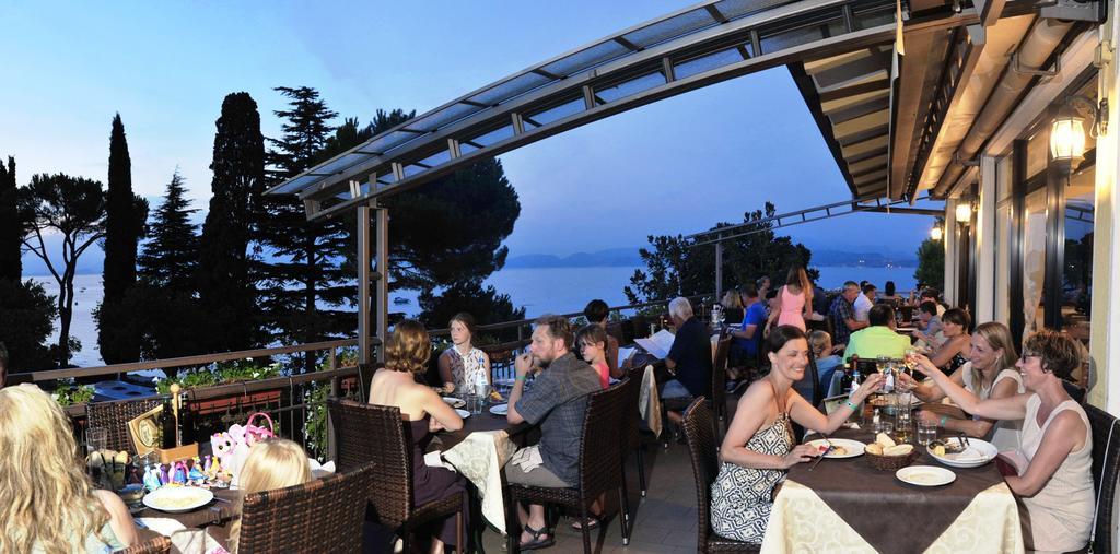 Camping Bella Italia Peschiera del Garda Esterno foto