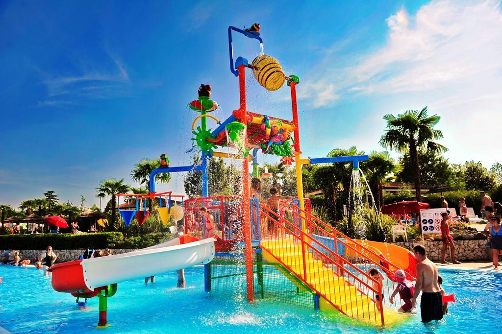 Camping Bella Italia Peschiera del Garda Esterno foto