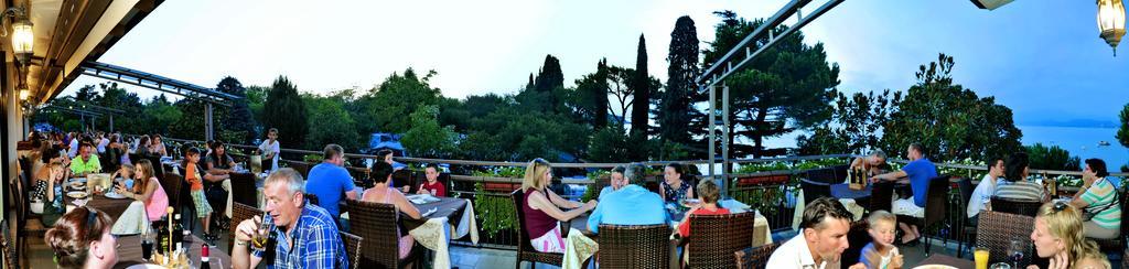 Camping Bella Italia Peschiera del Garda Esterno foto