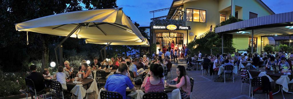 Camping Bella Italia Peschiera del Garda Esterno foto