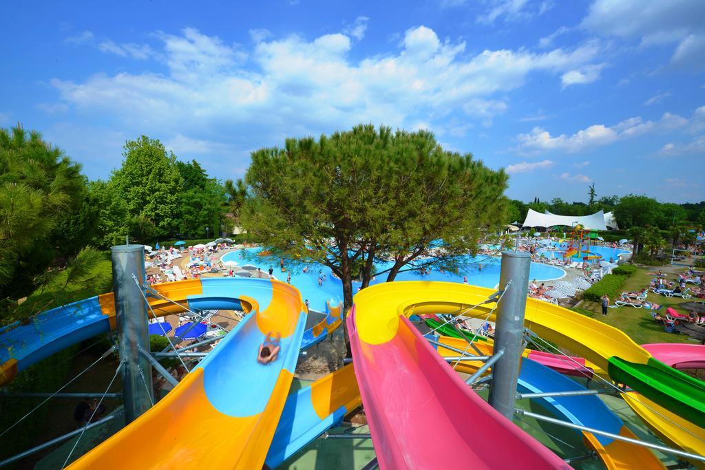 Camping Bella Italia Peschiera del Garda Esterno foto