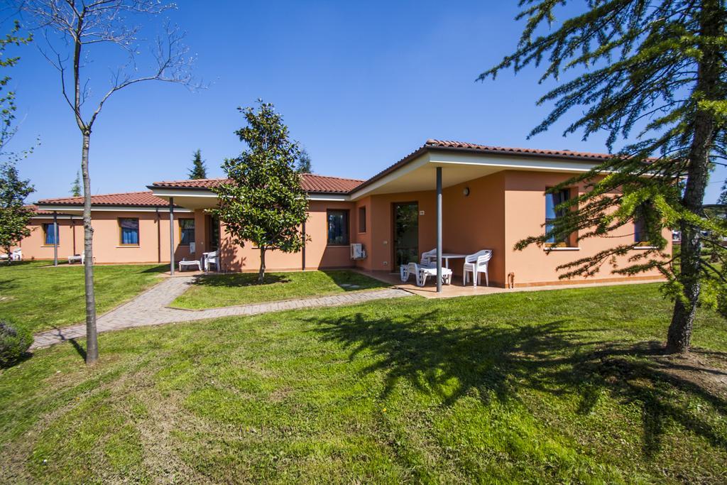Camping Bella Italia Peschiera del Garda Esterno foto