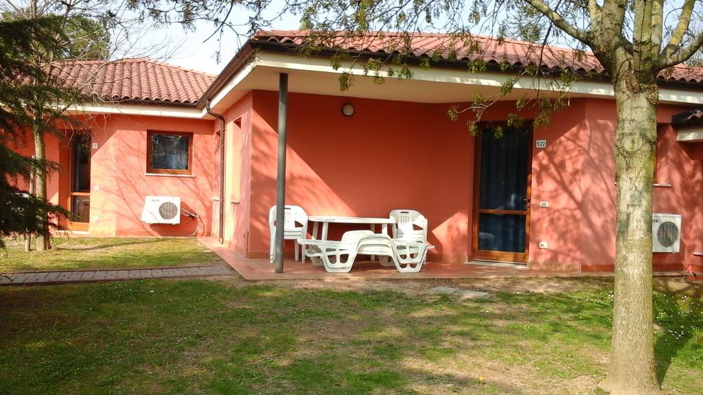 Camping Bella Italia Peschiera del Garda Esterno foto