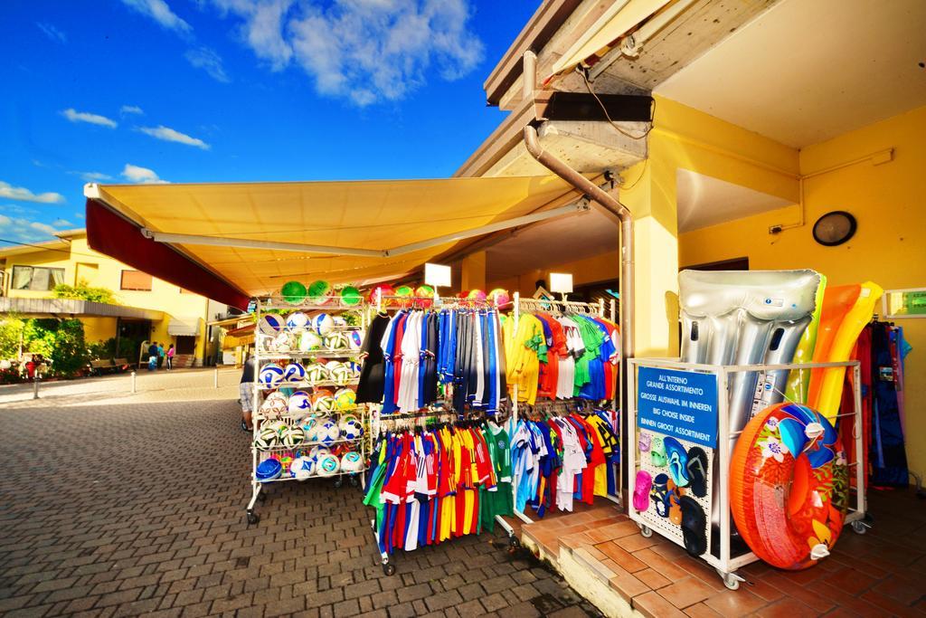 Camping Bella Italia Peschiera del Garda Esterno foto