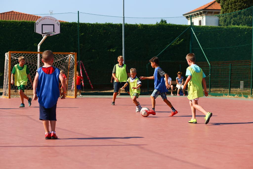 Camping Bella Italia Peschiera del Garda Esterno foto