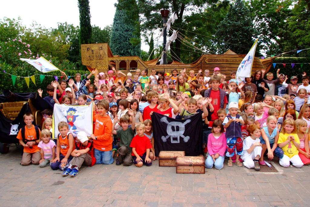 Camping Bella Italia Peschiera del Garda Esterno foto