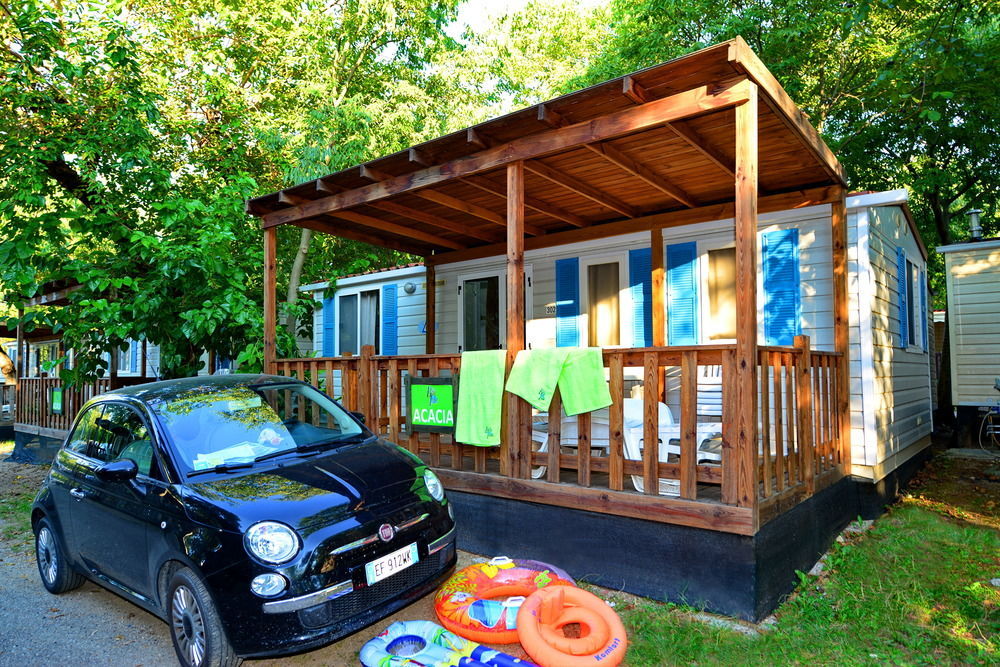 Camping Bella Italia Peschiera del Garda Esterno foto