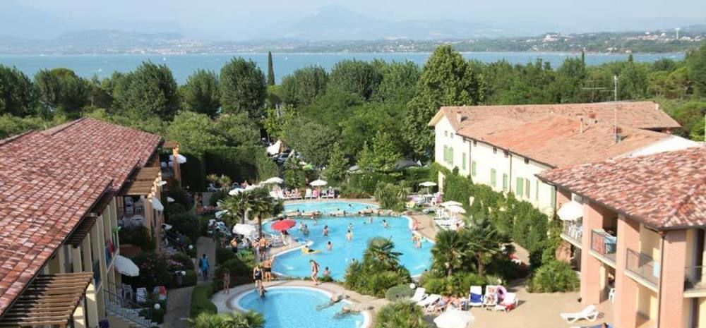 Camping Bella Italia Peschiera del Garda Esterno foto