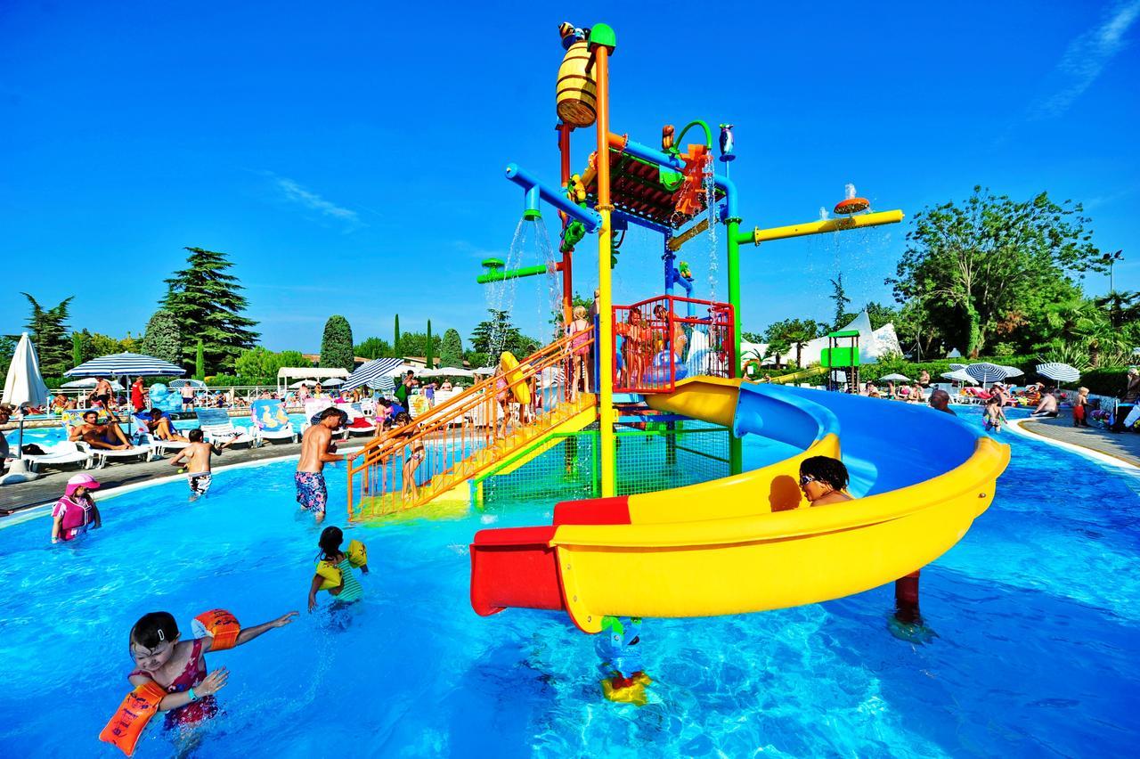 Camping Bella Italia Peschiera del Garda Esterno foto