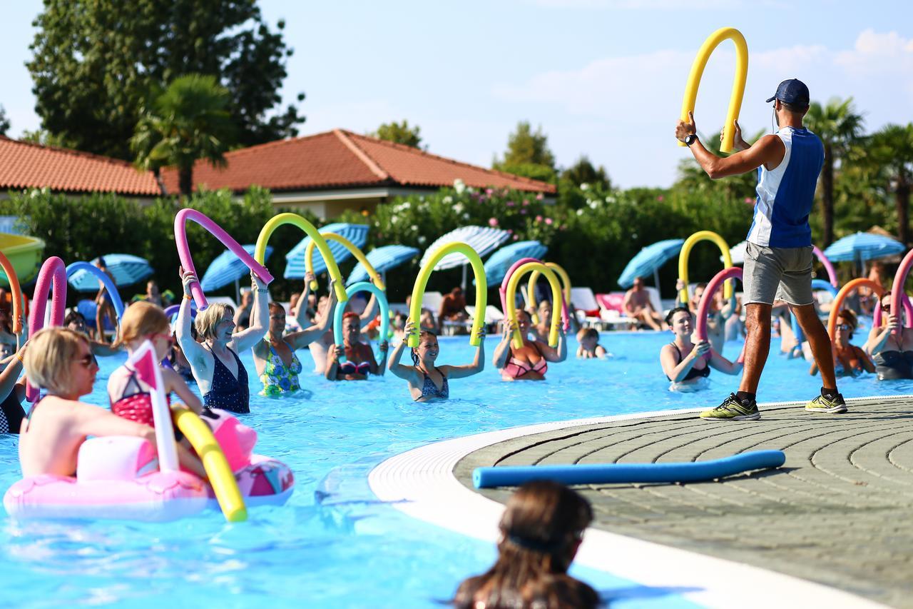 Camping Bella Italia Peschiera del Garda Esterno foto