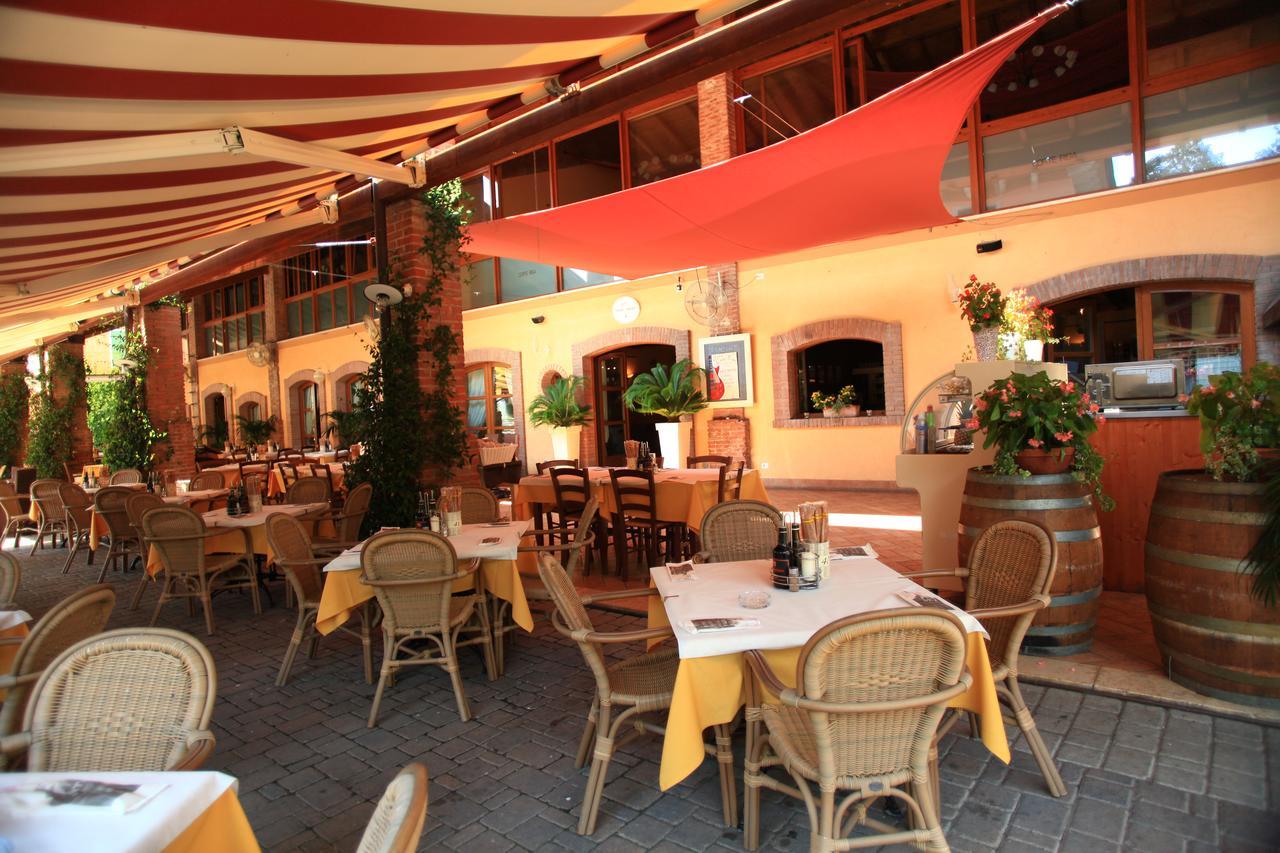 Camping Bella Italia Peschiera del Garda Esterno foto