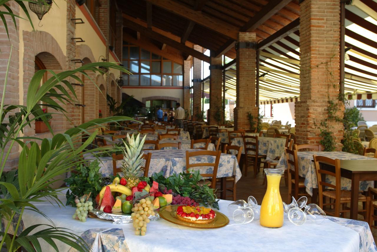 Camping Bella Italia Peschiera del Garda Esterno foto