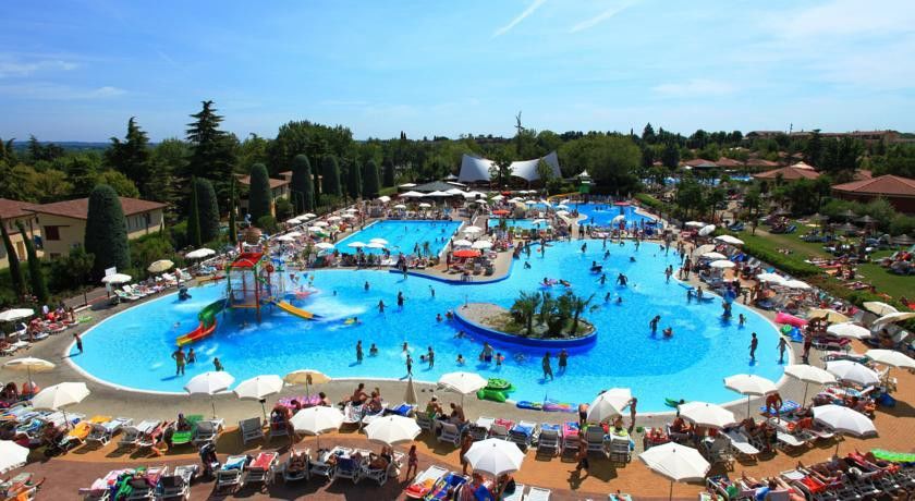 Camping Bella Italia Peschiera del Garda Esterno foto