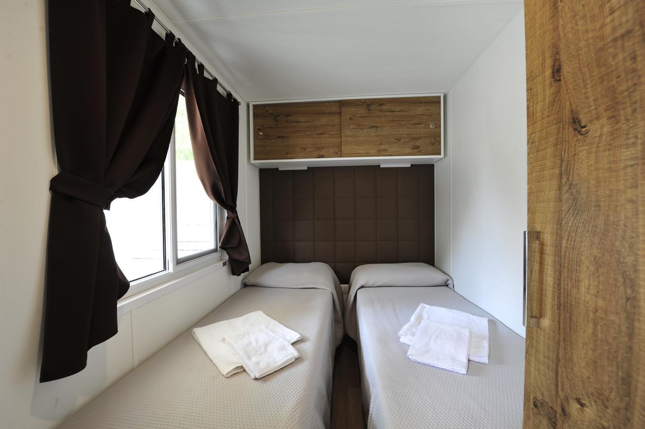 Camping Bella Italia Peschiera del Garda Esterno foto
