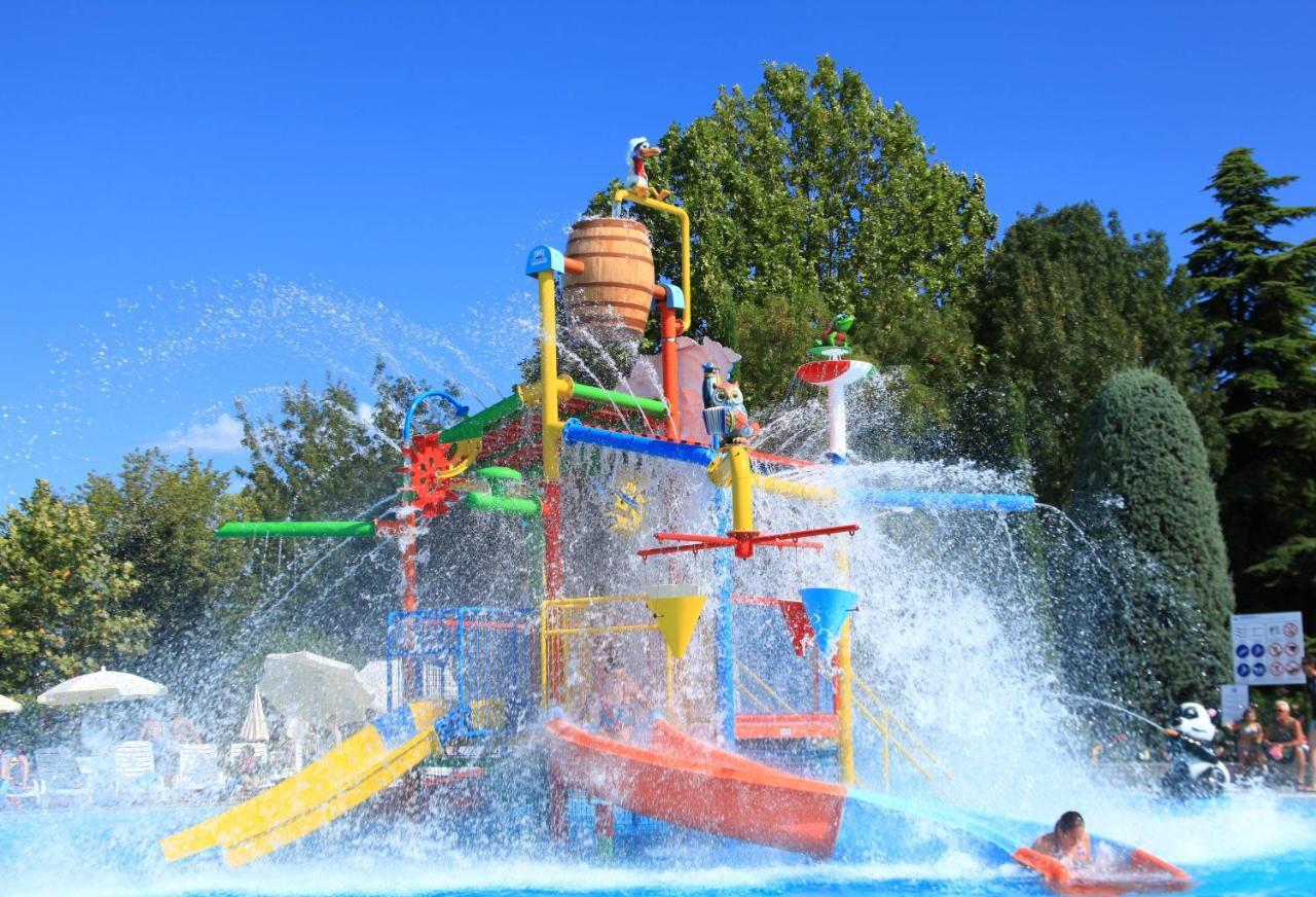 Camping Bella Italia Peschiera del Garda Esterno foto